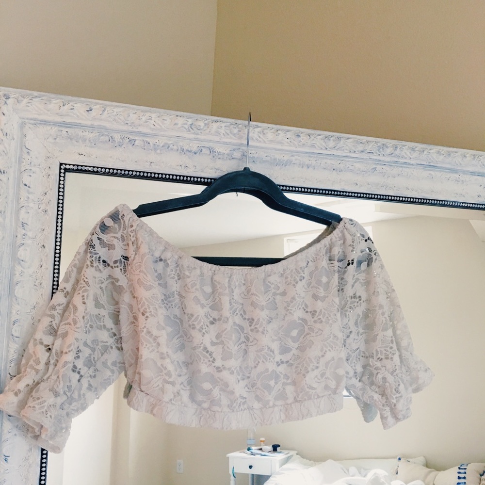 ⭐️5 FOR $25⭐️ LF lace crop top with bow back